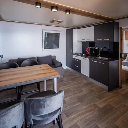 2 Bedroom With Terrace Nyaraló