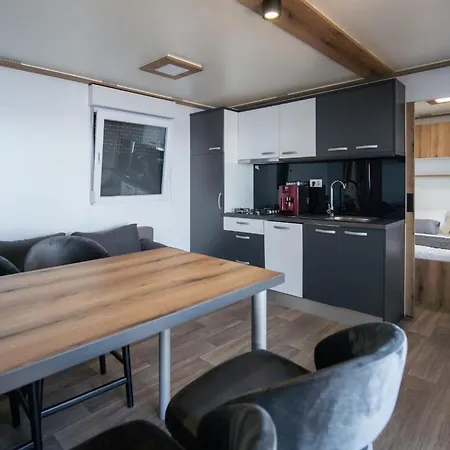 Nyaraló 2 Bedroom With Terrace